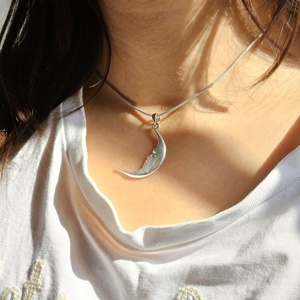 Pendentif en argent léger avec motif de visage de lune Style religieux Meilleur cadeau pour son type de pendentifs à breloque - Product Image 4