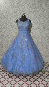 Robe en tissu filet gracieusement conçue avec broderie détaillée pour les femmes, idéale pour les vêtements de mariée et les soirées - Product Image 3