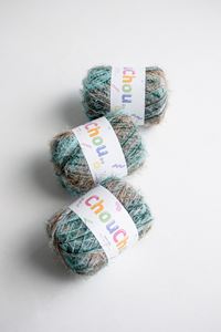 Hilo de nailon texturizado YARNA Chou Chou (20g) para manualidades, hilo festivo elegante y vibrante para tejer, ganchillo y tejeduría. - Product Image 3