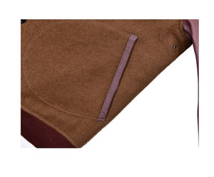 Chaqueta de mangas de cuero de lana para hombre Premium con diseño versátil de logotipo para Precio de invierno - Product Image 4