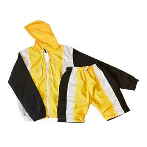 Ropa deportiva de dos piezas con capucha personalizada para correr, gimnasio, chándales cortavientos de nailon con cremallera Unisex, conjunto corto cortavientos - Product Image 1