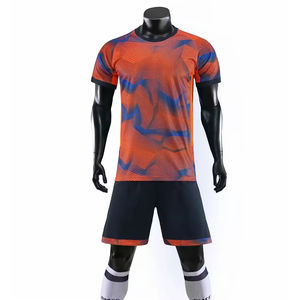 Vente en gros de maillots de sport d'entraînement personnalisés pour hommes, nouveau design, uniforme de football fabriqué au Pakistan, OEM pour vêtements de maillots de football - Product Image 2
