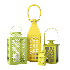 Ensemble de 4 lanternes de différentes couleurs, taille et forme personnalisées, avec une qualité de luxe pour le Ramadan Kareem - Product Image 1