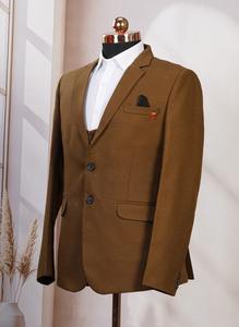 ชุดสูทผู้ชายสีเทาอ่อนสุดเท่ห์ 3 ชิ้น สำหรับงานพรอม ถ่ายรูป และสร้างลุคที่ทันสมัย ราคาสุดคุ้ม - Product Image 3