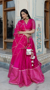 Ensemble Lehenga Choli rose Rani avec ourlet rayé, dupatta Gota Patti et sac Potli, tenue de mariage festive pour femmes, ensemble élégant de qualité supérieure - Product Image 3