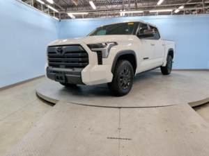 Toyota Tundra SR5 2024 Usada en Buen Estado - Product Image 2