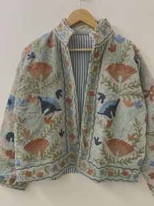 Veste courte en velours brodée Suzani, veste courte de festival, veste unisexe pour femme, cadeau pour femme, boléro de mariée - Product Image 3