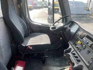 Camion plateau à double essieu M2 d'occasion 2020 - 300 CV, boîte automatique 6 vitesses, en promotion - Product Image 2