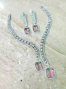 Conjunto de collar de circón brillante de lujo de excelente calidad de diseñador con pendientes para fiesta de compromiso de boda para mujeres y niñas - Product Image 4