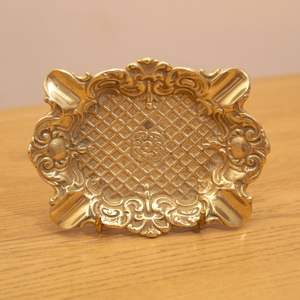 Cenicero de latón exclusivo para coleccionistas con grabado a mano detallado y acabado antiguo perfecto para vitrina - Product Image 6