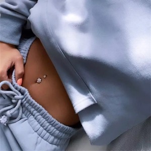 ชุดวอร์มผ้าฝ้าย100% ปัก2ชิ้นสำหรับผู้หญิงชุดวอร์มครอปสำหรับฤดูหนาวและฤดูร้อนออกแบบได้ตามต้องการ - Product Image 5