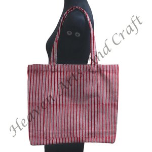 กระเป๋าทรงสี่เหลี่ยมสำหรับผู้หญิงพิมพ์ลายบล็อกทำมือจุได้เยอะ - Product Image 6