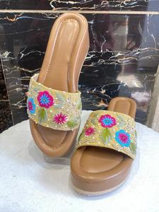 Meilleur produit Chaussures et accessoires Sandale de travail brodée à la main pour femmes disponible à la taille personnalisée d'Inde - Product Image 3