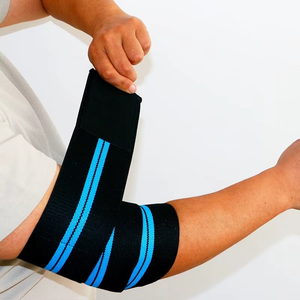 FIRST FITNESS INDUSTRIES Muñequeras Deportivas Personalizadas de Poliéster Ecológico con Correas Ajustables para Gimnasio y Levantamiento de Pesas, Unisex a Rayas - Product Image 1