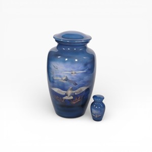 Urne funéraire texturée bleu roi avec couvercle à accents argentés pour exposition commémorative décorative - Product Image 3