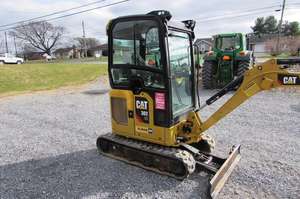 Mini-excavatrice Caterpillar 302CR de 2019, neuve et d'occasion, de haute qualité, avec un moteur diesel 62 CV, 4 roues motrices, bon prix - Product Image 2