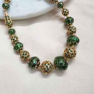 Collar de cuentas de perlas de diamante Meenakari Jadau verde, cadena de hoja de aleación de moda con chapado en oro para regalo de compromiso budista - Product Image 6