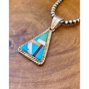 Colgante Vintage Navajo con Incrustaciones de Piedras Variadas y Plata de Ley, Joyería Fina - Product Image 4