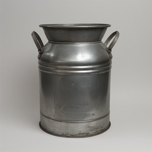 Elegante lata de leche galvanizada con acabado en tono plateado Artesanía artesanal diseñada para interiores decorativos y funcionales - Product Image 6