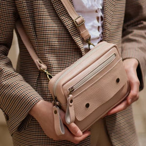 กระเป๋าหนังแท้สะพายข้างสไตล์วินเทจสำหรับผู้หญิง พร้อมปรับแต่งสีและโลโก้ สายสะพายไหล่สะดวกต่อการใช้งาน รุ่น LCBB-0119 - Product Image 1