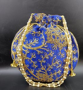 Sacs Potli, pochettes et bracelets de créateur de bijoux artisanaux, style Rajasthani Batwa, ajustables et flexibles, pour mariages, fêtes et cadeaux - Product Image 4