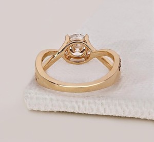 Anillo de Diamante Cultivado en Laboratorio de 1.10 CTtw, Certificado IGI, Oro Amarillo de 14K, Claridad VVS2, Chapado en Rodio, Joyería Nupcial de Lujo al por Mayor - Product Image 4