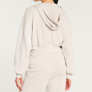 Sweat à capuche épais en coton de meilleure qualité pour femmes, nouveau design, haut court à capuche ample avec logo avant pour l'hiver - Product Image 4