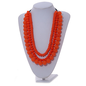 Collier unique multicouche en résine corail rouge perlé, forme boule, bijou de fête unisexe, pièce de mode affirmée pour femme - Product Image 1