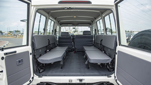 Toyota Land Cruiser Hardtop 3 portes 4.2D 2022 / Disponible à la vente avec faible kilométrage, véhicule bien entretenu et sans accidents - Product Image 6