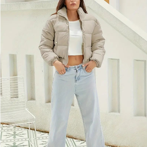 Veste imperméable légère et courte élégante pour femmes Caractéristique réversible en PU de haute qualité pour les activités de travail en plein air OEM disponible - Product Image 1