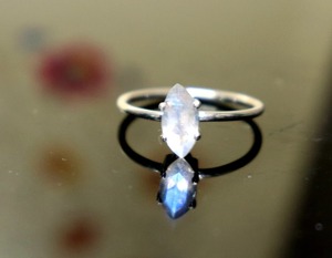 Anillo apilable con ajuste de canal de plata esterlina de piedra lunar, joyería hecha a mano, piedra Natural, corte ovalado, piedra preciosa de arcoíris, regalo para mujer - Product Image 6