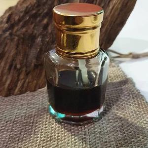 Aceite esencial de madera de Oud Natural a granel de alta calidad, aceite puro de madera de agar para la piel, suministro OEM antienvejecimiento - Product Image 1
