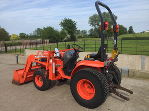 Tractor Compacto Kubota B2100 Usado, 21HP, 4WD, Diésel, con Cargador, Transmisión Hidrostática, en Venta - Product Image 3