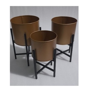 Macetas de Flores de Metal de Lujo Talladas a Mano de Alta Calidad para Uso Doméstico, Color Personalizado, Macetas para Jardín e Interiores - Product Image 1