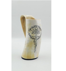 Jarra de Cerveza Vikinga Personalizada Hecha a Mano con Cuerno de Buey - Product Image 1