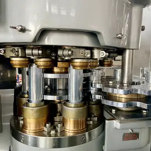 A cerveja automática pode fazer a linha de alumínio pode encher e selar máquina para bebidas carbonizadas
