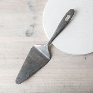 Cuillère de serveur de gâteau en métal artisanal exquis avec des motifs traditionnels parfaits pour les événements culturels et les fonctions familiales - Product Image 5