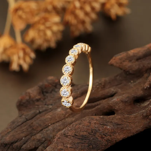 Bague de fiançailles vintage en or rose avec diamant rond pour cadeau d'anniversaire - Product Image 4