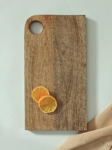 Tabla de cortar de madera artesanal de excelente calidad Opciones de grabado personalizado para regalos y eventos disponibles a precio de fábrica - Product Image 3