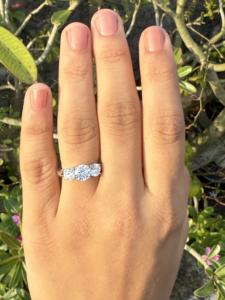 แหวนเพชรทองคำขาวที่สวยงามสำหรับผู้หญิงเครื่องประดับแสนสวยสำหรับงานหมั้นและเทศกาลจากอินเดีย - Product Image 5