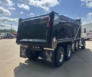 Camions bennes d'occasion Peterbilt 567 Paccar 510HP automatiques, très propres et abordables, modèles 2024, 2023, 2022 - Product Image 1