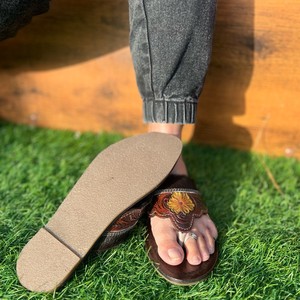 Sandalias de Punta abierta para mujer, chanclas informales de cuero de vaca, estilo occidental, auténticas, hechas a mano, para exteriores, calzado marrón plano - Product Image 6