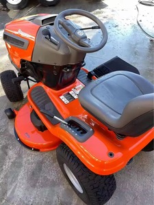 Tondeuse autoportée Kubota à essence avec siège, débroussailleuse pour l'entretien des jardins, fermes et sentiers - Product Image 3