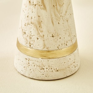 Portavelas de Travertino de Lujo con Detalles Dorados, Diseño Moderno y Estable que Eleva el Ambiente del Hogar con una Belleza Natural y Atemporal - Product Image 4