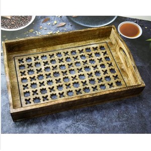 Fabricant et exportateur indien de plateau de service rectangulaire en bois de manguier de qualité supérieure sculpté à la main au design élégant à bas prix - Product Image 2
