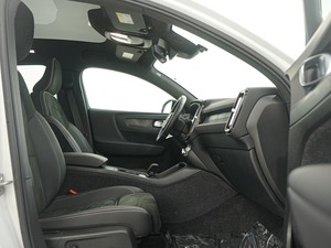 C40 Recharge Pure Electric Twin Plus 2023 d'occasion en bon état à vendre Exportations mondiales - Product Image 2