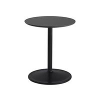 Table d'appoint en aluminium durable et élégante, parfaite pour les appartements compacts ou les espaces qui privilégient à la fois la forme et la fonction