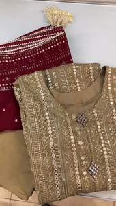 Vous recherchez ce beau costume de créateur de la même couleur sur un tissu de chinon lourd avec un travail intérieur et fil et sequnce et Sharara - Product Image 5