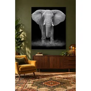 Impression sur toile de l'éléphant Fida avec des oreilles écartées sur fond noir - Product Image 5