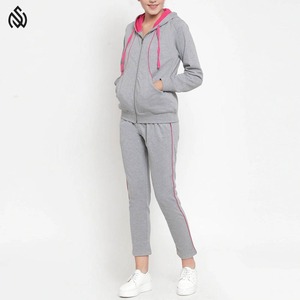 Survêtement d'hiver dernier modèle pour femme 100% coton à séchage rapide 2 couleurs en vente - Product Image 2